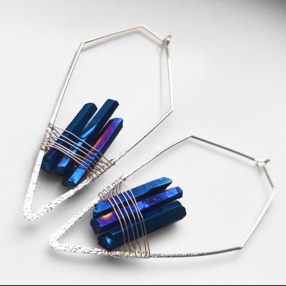 Bohemian Quartz Crystal Elegant Wire Hoop Earring - Picture 4 of 16